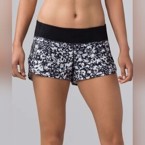 Lululemon Speed Short 4-way Stretch 2.5" Mash Up White Black Size 8